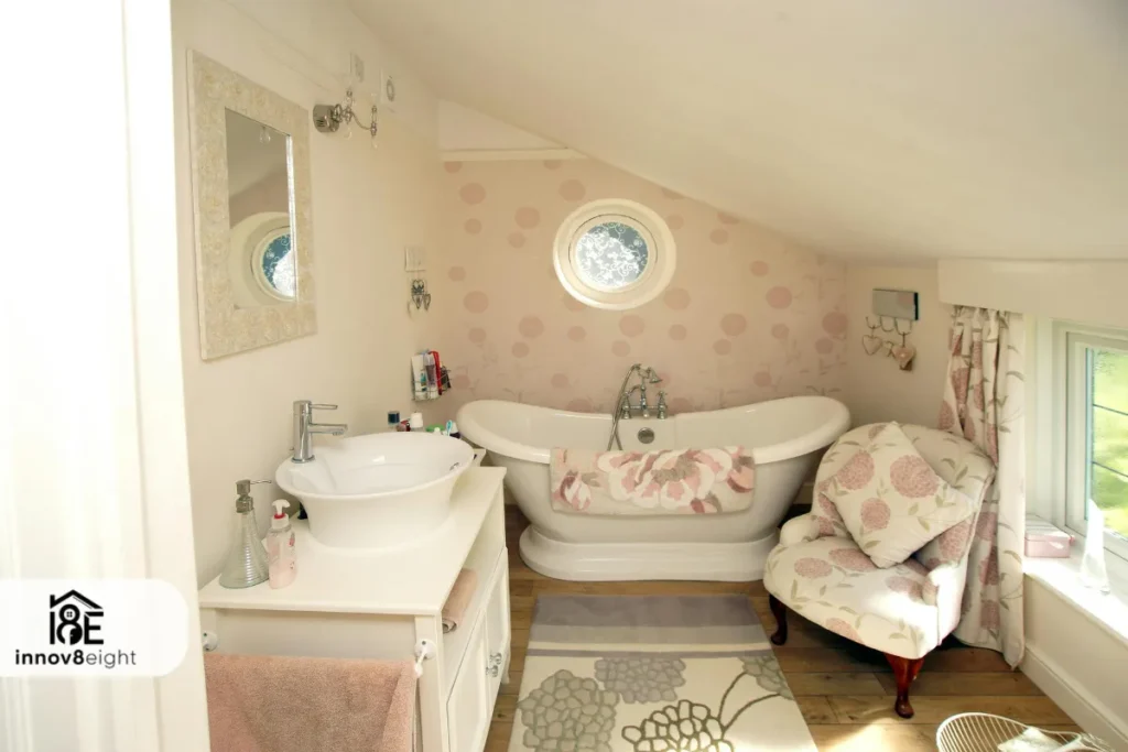 bathroom-wallpaper-decorating-ideas-by-innov8eight