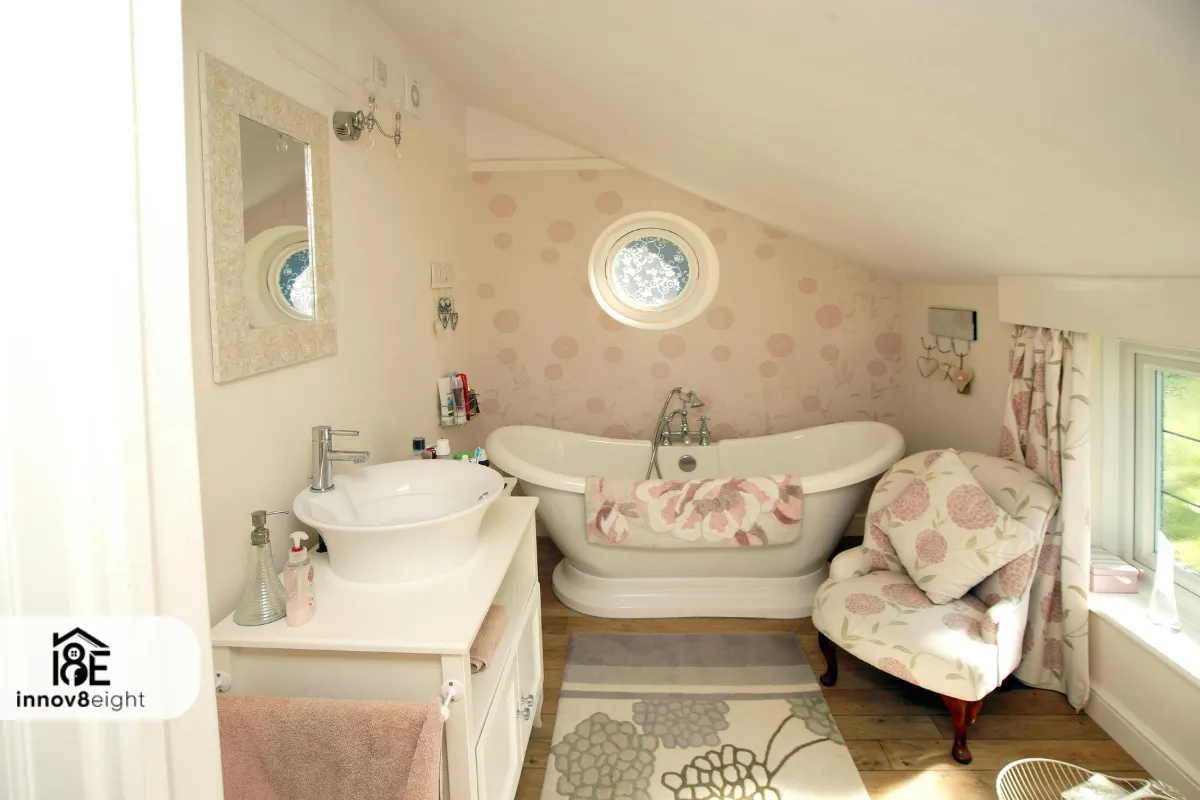 bathroom-wallpaper-decorating-ideas-by-innov8eight